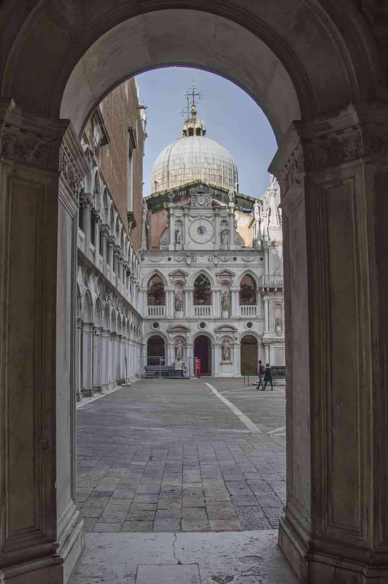 cortile orologio palazzo ducale venezia