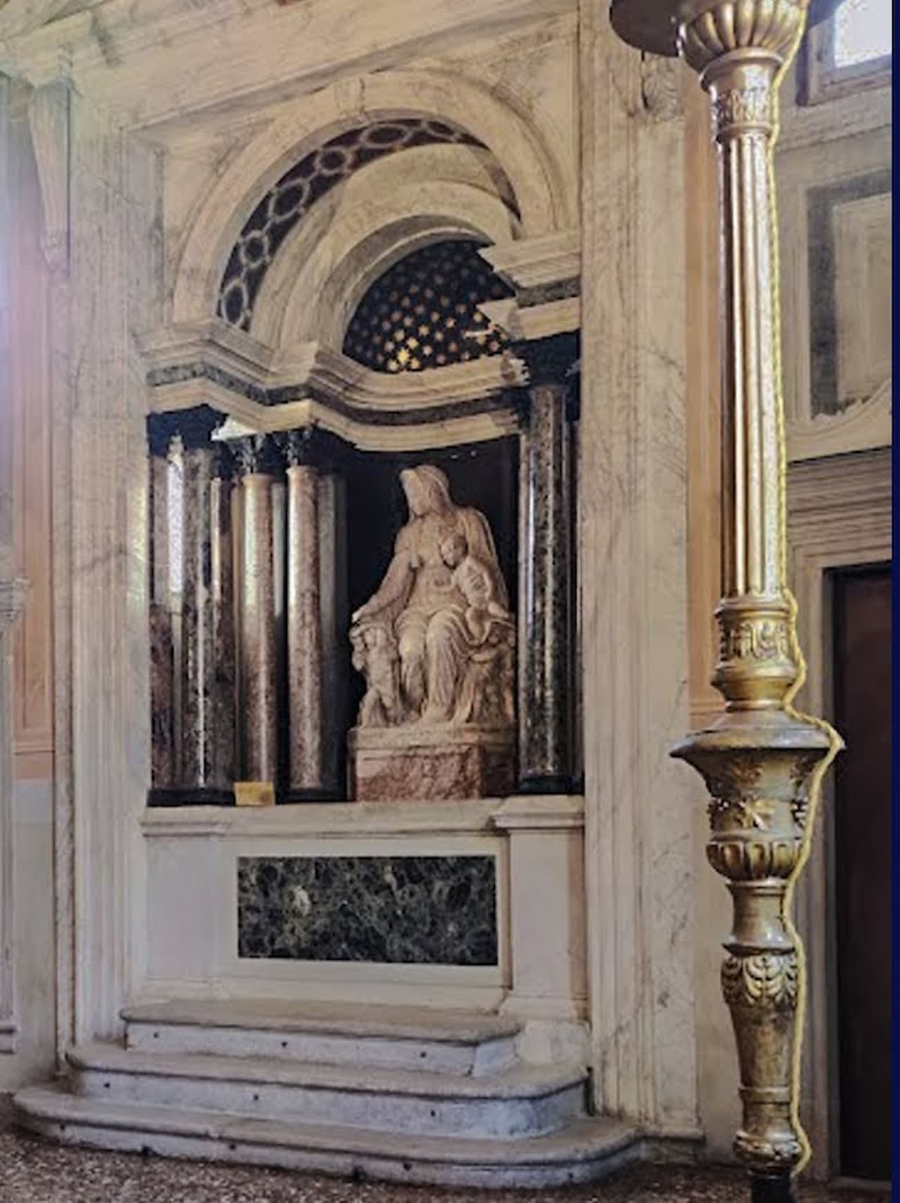 statua della madonna cappella del doge